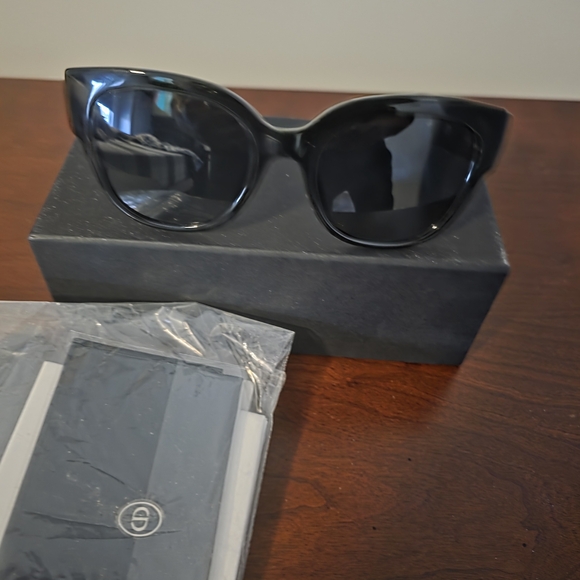 Dior Accessories - Elegant Cristian Dior Sunglases